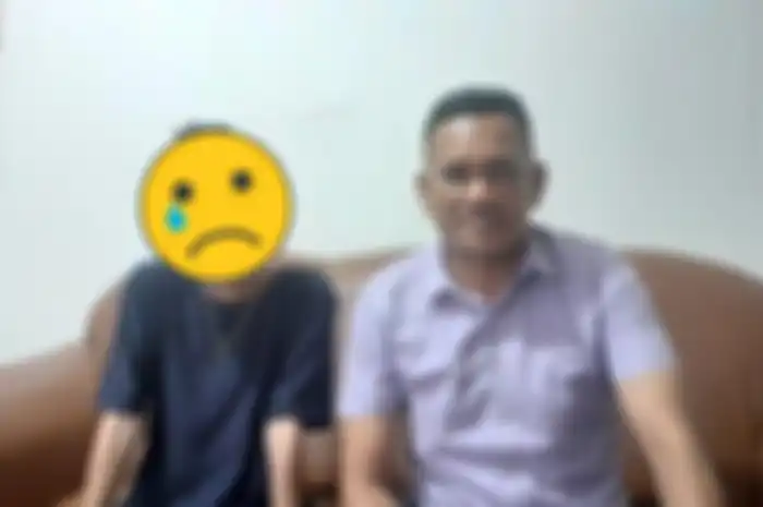 Korban penganiayaan, Putry Paa (21) didampingi kuasa hukum, Tommy Jacob saat memberikan keterangan kepada awak media