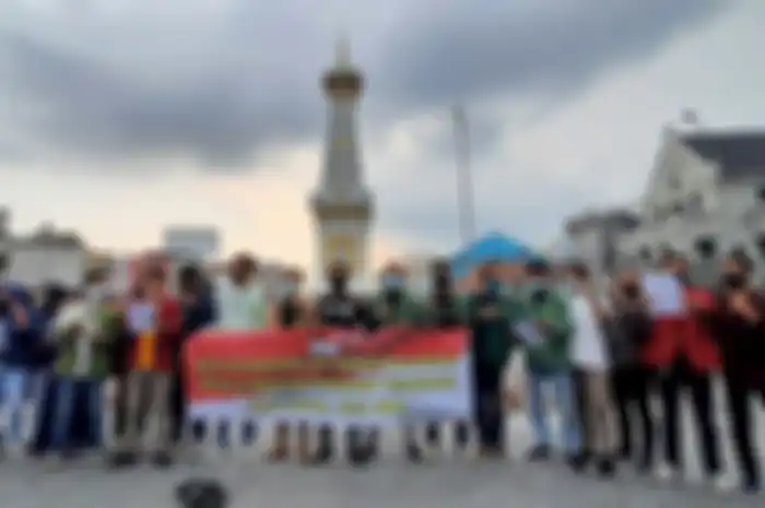 BEM Nusantara DIY melakukan aksi damai dan doa bersama lintas agama dan tabur bunga di Tugu Yogyakarta, Jumat (9/4/2021). Dalam konteks pendidikan formal, apa yang sebaiknya dilakukan oleh pemerintah dan sekolah untuk mencegah radikalisme pada anak muda? Ini ulasannya.