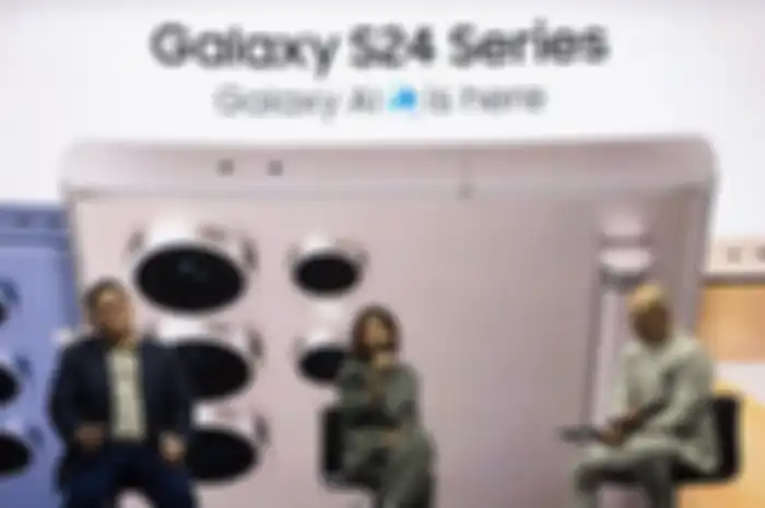 Sesi tanya jawab dengan media pada acara peluncuran Samsung Galaxy S24 Series dengan Galaxy AI yang dilakukan bersama dengan Selvia Gofar, Head of MX Products and Partnership Samsung Electronics Indonesia & Verry Octavianus, MX Product Marketing Senior Manager Samsung Electronics Indonesia