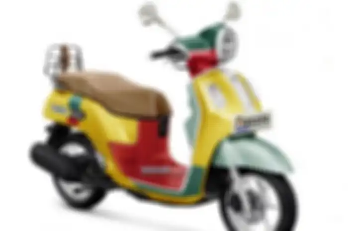 Sean Wotherspoon identik dengan Vespa, tapi tetap keren saat dipakai di Yamaha Fazzio, konsep modifikasi motor simpel tapi keren.