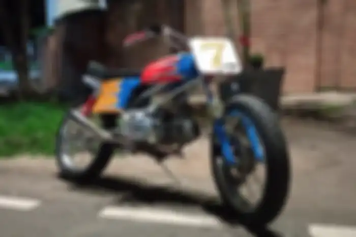 Modifikasi motor Flat Tracker kawin silang Honda Karisma dan Win.