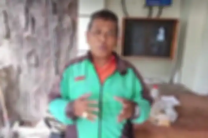 Rusli, driver ojek online (ojol) yang maju sebagai Caleg DPRD DKI Jakarta Dapil IV pada Pemilu 2024.