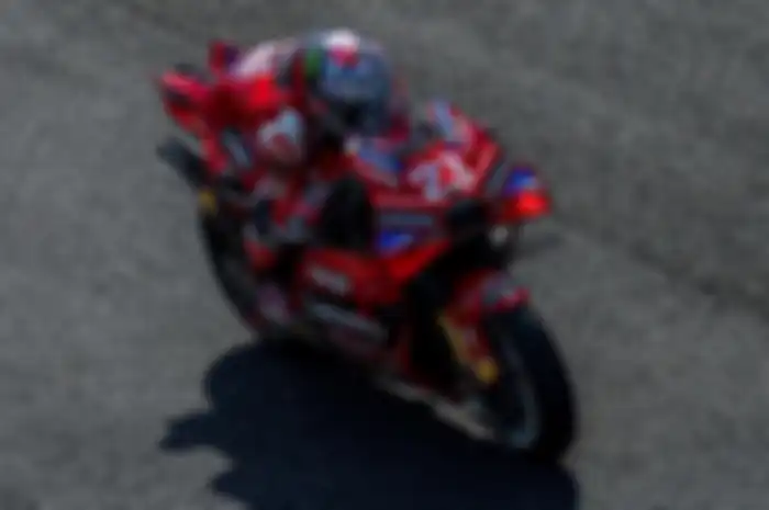 Pembalap Ducati Lenovo Team, Enea Bastianini pecah rekor waktu tercepat di tes MotoGP Sepang.