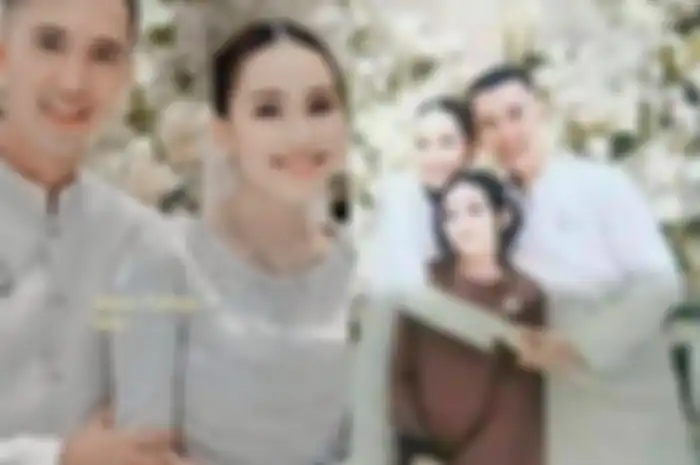 Potret acara pertunangan Ayu Ting Ting dengan Muhamaad Fardana.