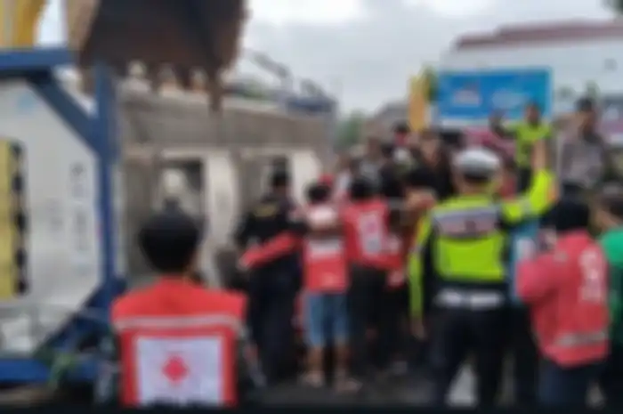 Kecelakaan beruntun terhadap truk di Kebumen yang tewaskan dua pemotor.