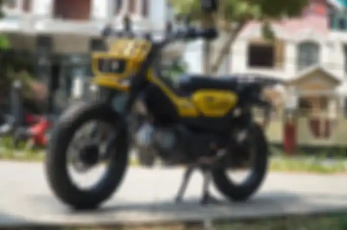 Modifikasi motor Yamaha PG-1. Sukses oplas muka dan body.
