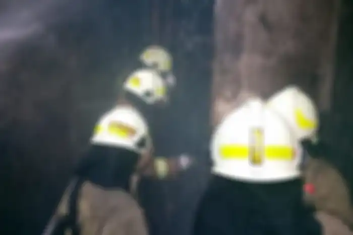 Bengkel terbakar di Jakarta Timur akibat teledor saat tambal ban