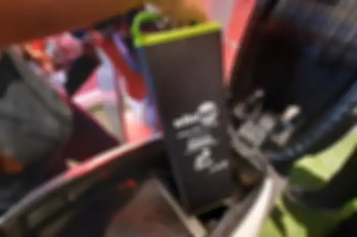 Maling baterai motor listrik bikin resah pemilik, produsen siap pasang perangkat canggih untuk melacak pelaku pencurian.
