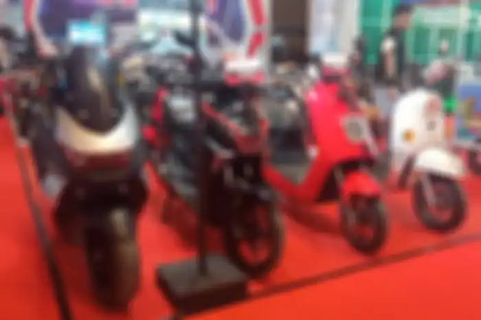 Selis jual motor listrik murah di IIMS 2024