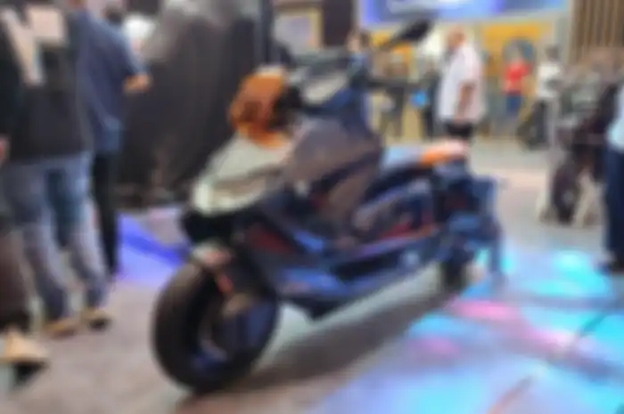 Motor listrik termahal di IIMS 2024. BMW CE 04 dijual Rp 418 jutaan.