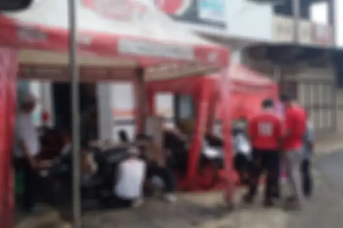 Kegiatan positif AHASS Goes to Masjid dan Bazaar Sembako Hyfresh di Masjid Miftahul Janah Rempoa Jakarta.
