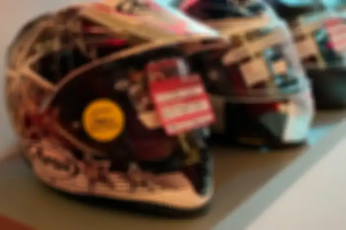 Arai Tour Cross 3 lagi diskon oleh = booth RC Motogarage di IIMS 2024