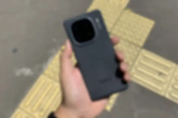 IQOO 12 adalah sedikti dari opsi HP flagship dengan Snapdragon 8 Gen 3 di Indonesia