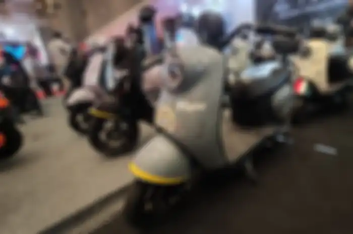 Motor listrik murah ZPT Nimbuzz di IIMS 2024, harga Rp 3 juta.
