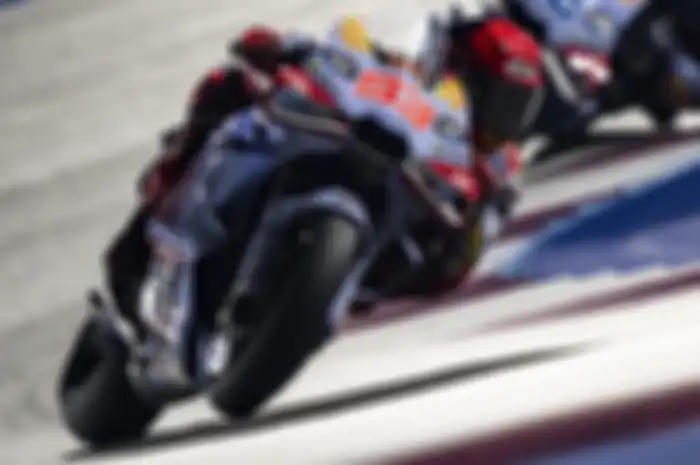 Marc Marquez kompetitif di tes MotoGP Qatar hari kedua (20/2). Kecelakaan kecepatan tinggi, tapi mukanya bahagia. 