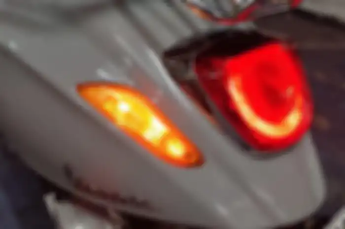 (Ilustrasi) Lampu sein motor warna kuning ada alasannya.