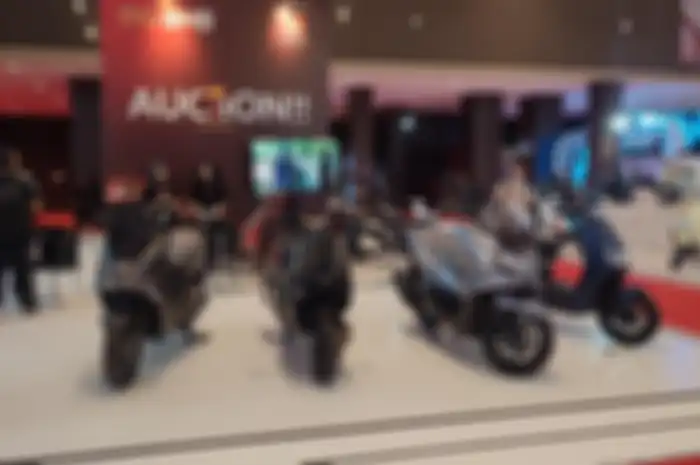 Ada lelang motor murah di IIMS 2024. Tersedia motor listrik dan motor konvensional.