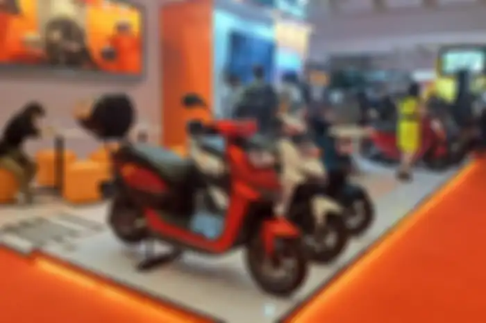 Motor listrik Yadea di IIMS 2024.