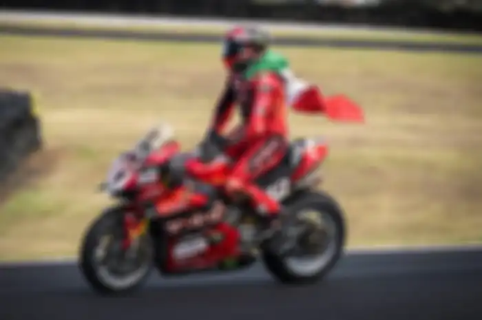Mantan murid Valentino Rossi Nicolo Bulega jalani debut balapan WorldSBK langsung menang di race 1 WorldSBK Austarlia 2024 dan rekornya tidak sedikit nih
