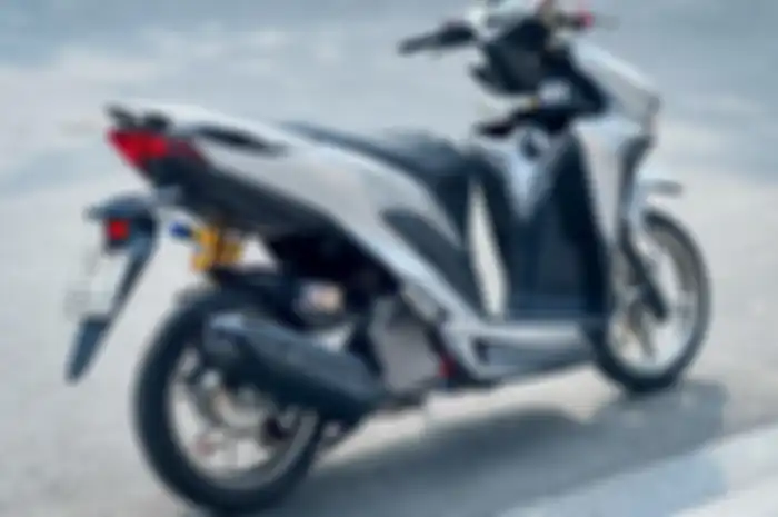 Modifikasi motor Honda Vario 150 ini benar-benar 'Agak Laen' di peleknya.