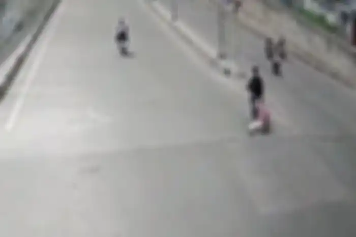 Wanita di Bekasi terseret 150 meter demi menahan motor yang dibawa kabur maling