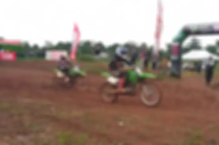 Latihan motocross di Sirkuit Kawasaki Get Out &amp; Play di Cileungsi, Kabupaten Bogor, Jawa Barat, Sabtu (2/3/2024).