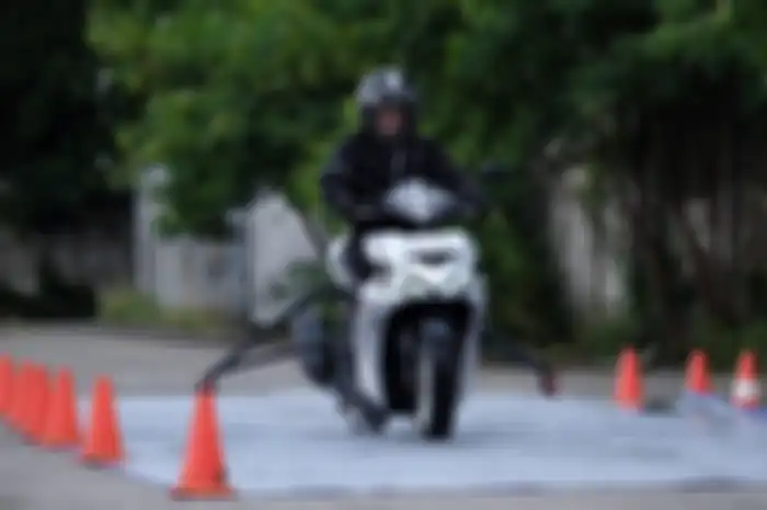 Ilustrasi Yamaha Aerox dilengkap rem ABS.