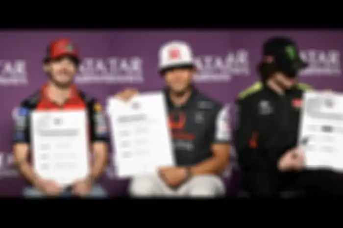 Marco Bezzecchi (kanan) paling beda di konferensi pers MotoGP Qatar 2024 hapus namanya diganti Pecco sebagai kandidat juara dunia