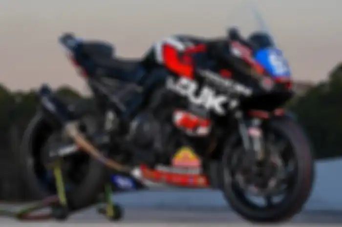 Suzuki GSX-8R tim balap Vision Wheel M4 ECSTAR