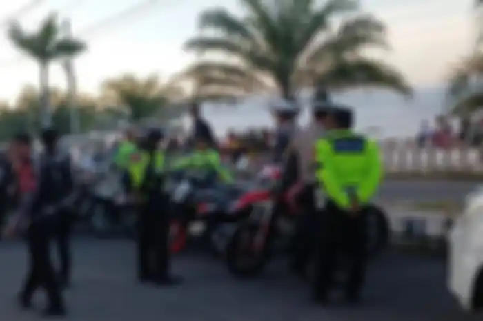 Suasana saat Salantas Polres Polman menggelar razia balap liar.