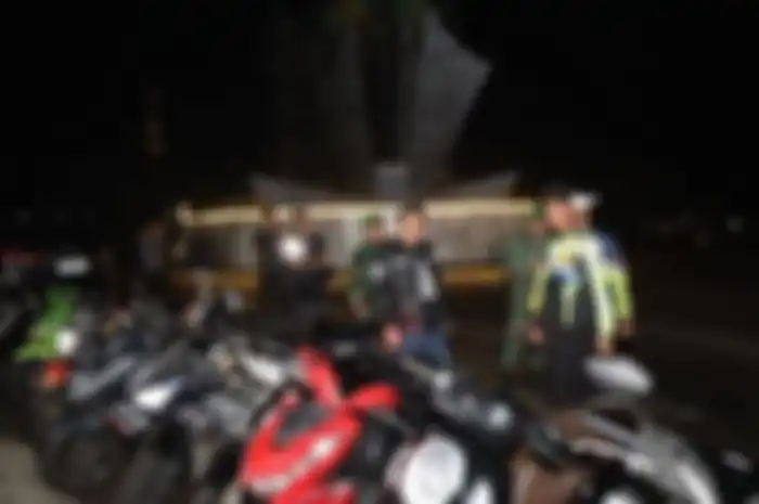 Ilustrasi razia besar-besaran digelar polisi di malam hari.