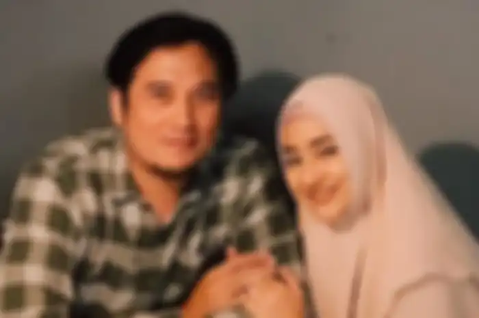 Pasangan artis Cindy Fatikasari dan Tengku Firmansyah
