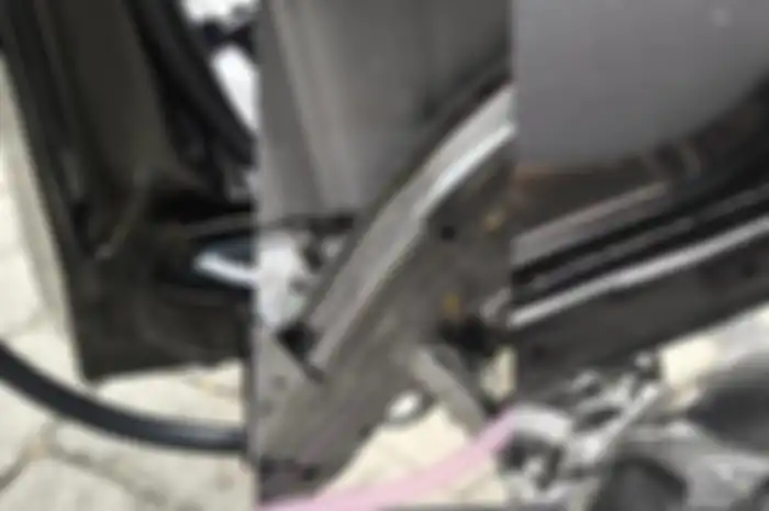 Fungsi lubang pembuangan air di rangka eSAF motor Honda Stylo 160 juga berguna saat pengecatan.