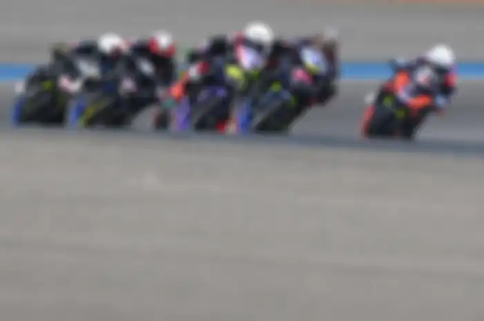 Race 2 UB150 ARRC Thailand berlangsung epci sampai tikungan terakhir. Pembalap Indonesia, Robby Sakera masih amankan podium