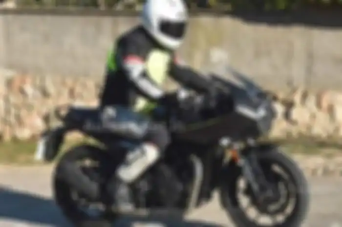 Spy shot calon motor murah baru Triumph Thruxton 400, akan rilis di 2024!
