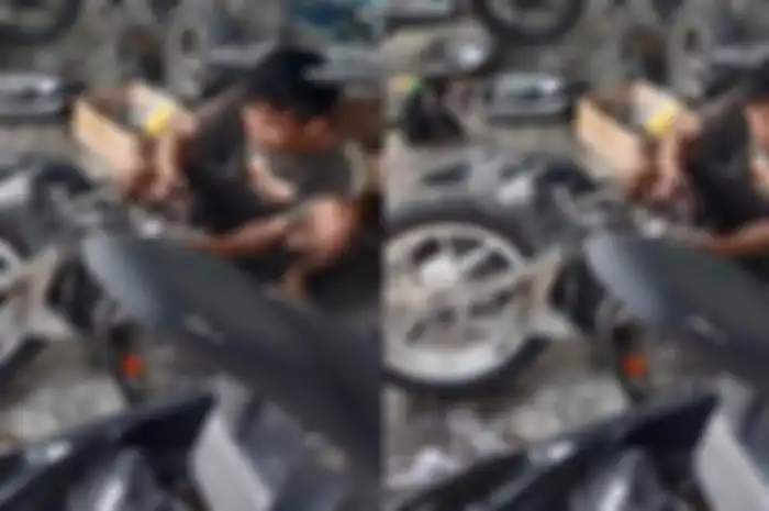 Rezeki setelah banjir, bengkel motor di Sampang diserbu pemilik motor.