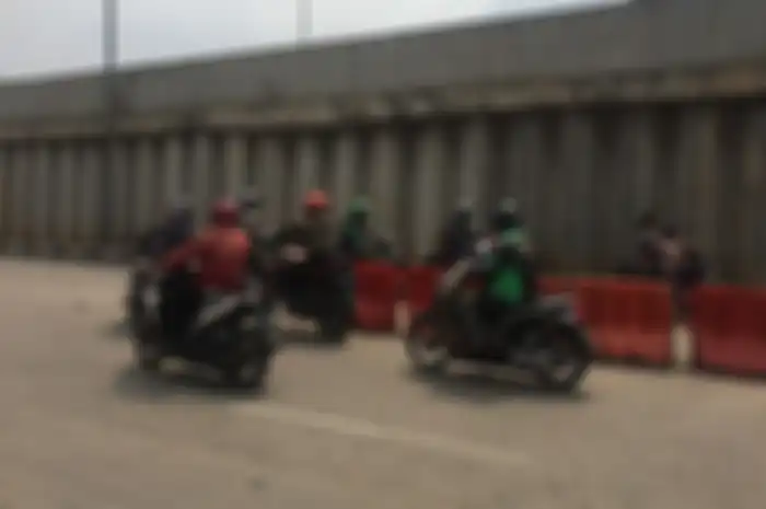 Banyak pengendara motor lawan arah kena razia polisi di Jakarta, total ada ribuan. (KOMPAS.com/DAVID OLIVER PURBA)