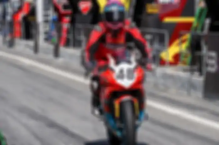 Motor Cina Kove rebut pole position di WSSP300 Catalunya 2024.