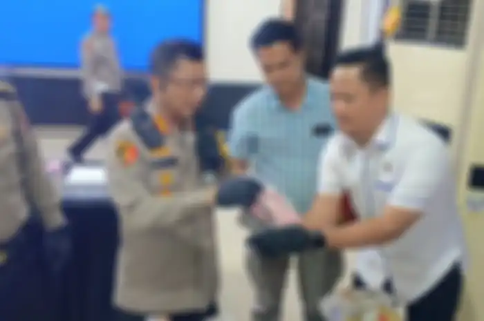 Kapolrestabes Medan Kombes Teddy Jhon Sahala saat memaparkan kasus menantu bunuh ibu mertua di Kabupaten Deli Serdang, Sumatera Utara, Jum'at (22/3/2024).
