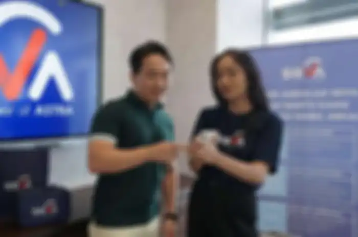 Sales SEVA menjelaskan kampanye #PasLahirBatin dan dukungan SEVA di gelaran Astra Siaga Lebaran kepada konsumen (27/3).