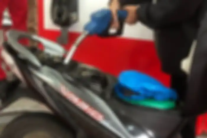 Sementara jangan beli bensin di SPBU Pertamina ngeri Pertamax palsu oplosan bisa bikin mesin motor jebol, paling banyak ditemukan di Depok. 