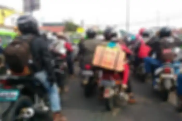 Waspada, mudik naik motor akan kena tilang elektronik (ETLE) khusus untuk yang membawa barang melebihi kapasitas.