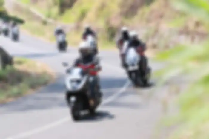 Ilustrasi mudik naik motor matic saat libur lebaran