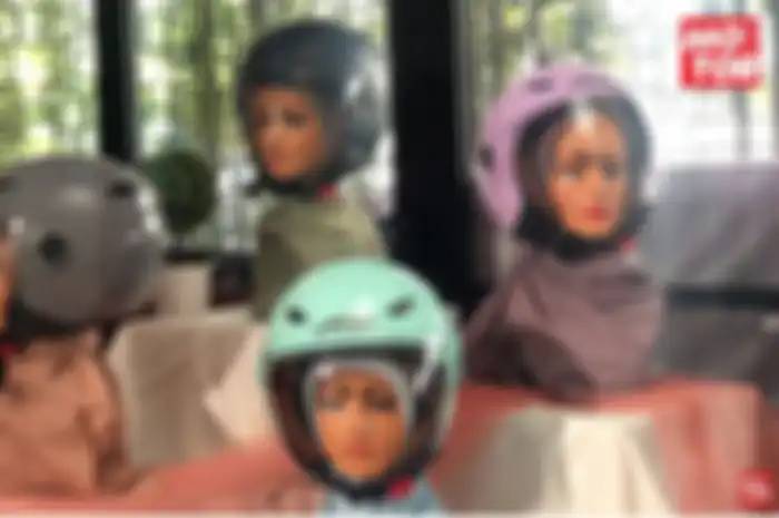 Helm motor khusus ukhti hijaber tetap aman dan stylish.