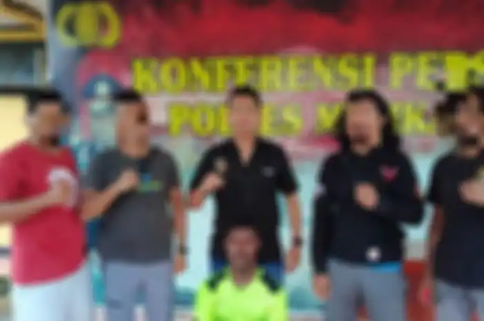 Tampang pelaku pembunuhan di Timika saat diamankan polisi, Sabtu (6/4/2024).