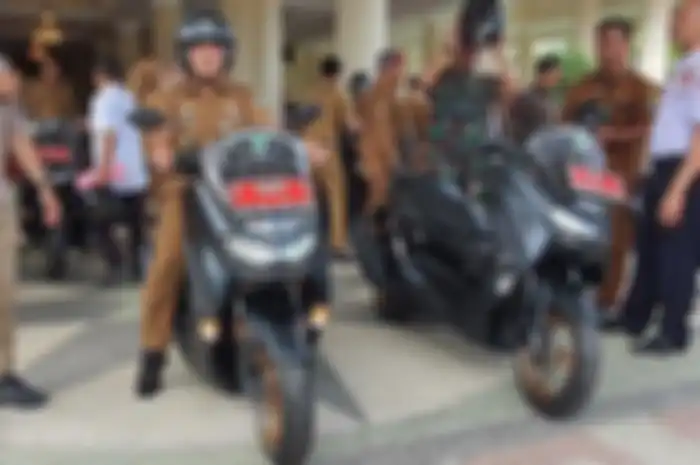 Motor dinas Yamaha NMAX dibagikan Pj Bupati Majalengka kepada ratusan Kades dan Lurah. 