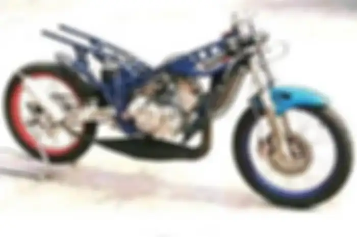 Masih ingat Kawasaki Ninja 150 Komputer yang jadi legenda balap malam era 2000, motor penghancur dominasi RX-King setan.