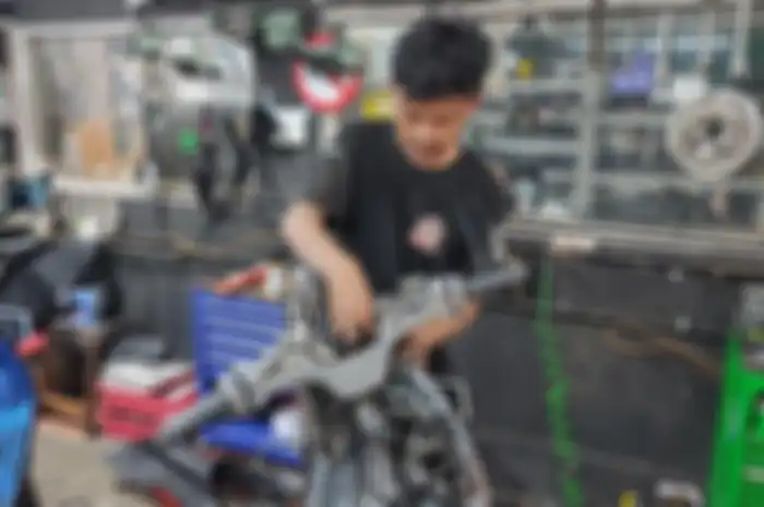 Vespa matic terasa berat saat belok, penyebabnya ada di komstir.
