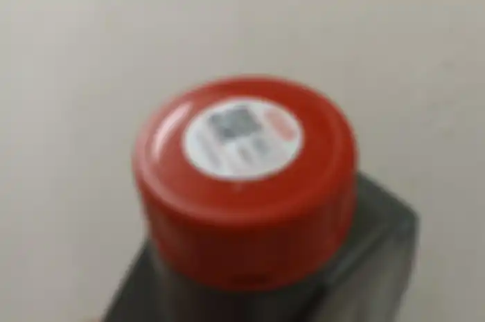 Ilustrasi barcode pada tutup oli Motul yang hanya bisa dipindai sebanyak lima kali. 
