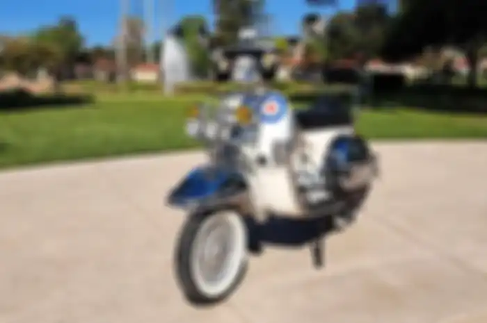 Modifikasi motor Vespa P200E gaya skuter mods.